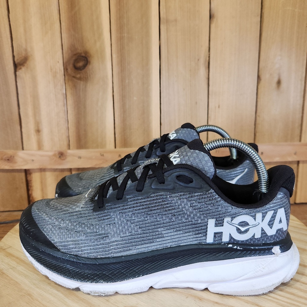 Hoka One One Clifton 9 Shoes Youth Size 7 Gray Mesh Running Sneakers Athletic